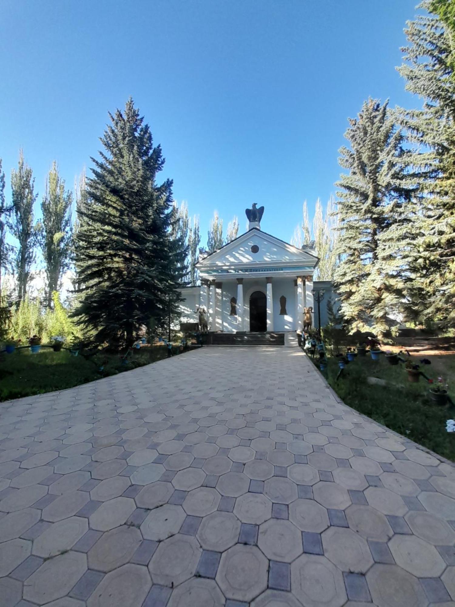 Waterfall In The Yard Karakol Exterior photo